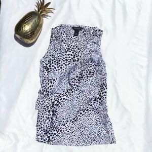 👚Black and White House Black Market Blouse 👚